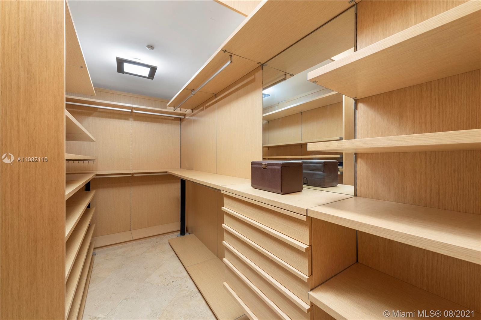 CONTINUUM ON SOUTH BEACH - Residential