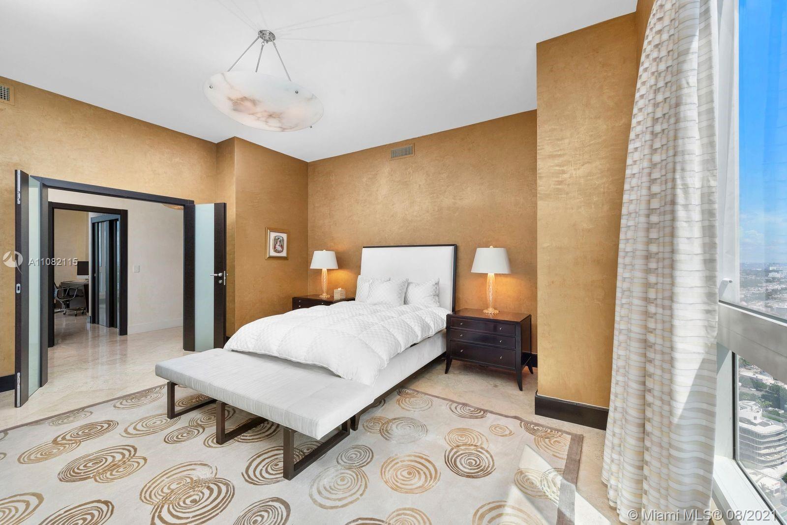 CONTINUUM ON SOUTH BEACH - Residential