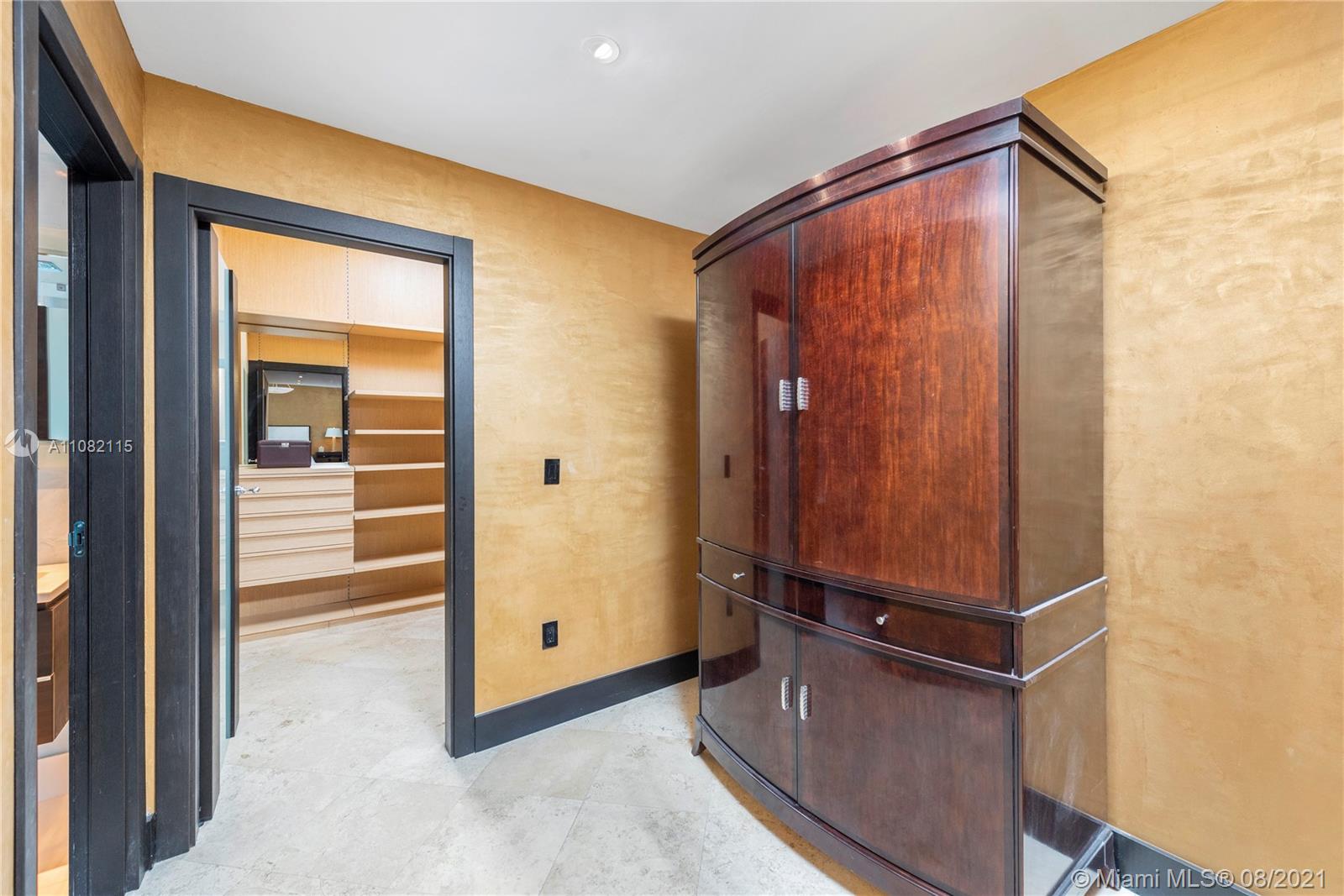 CONTINUUM ON SOUTH BEACH - Residential