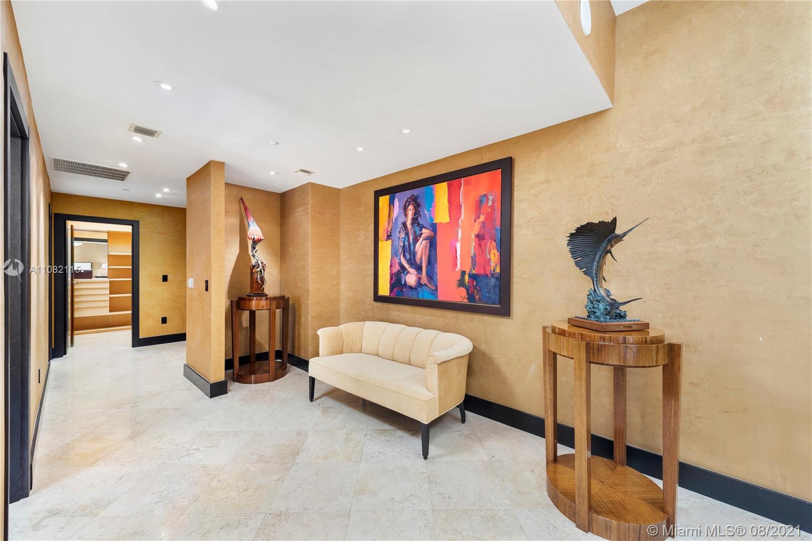 CONTINUUM ON SOUTH BEACH - Residential