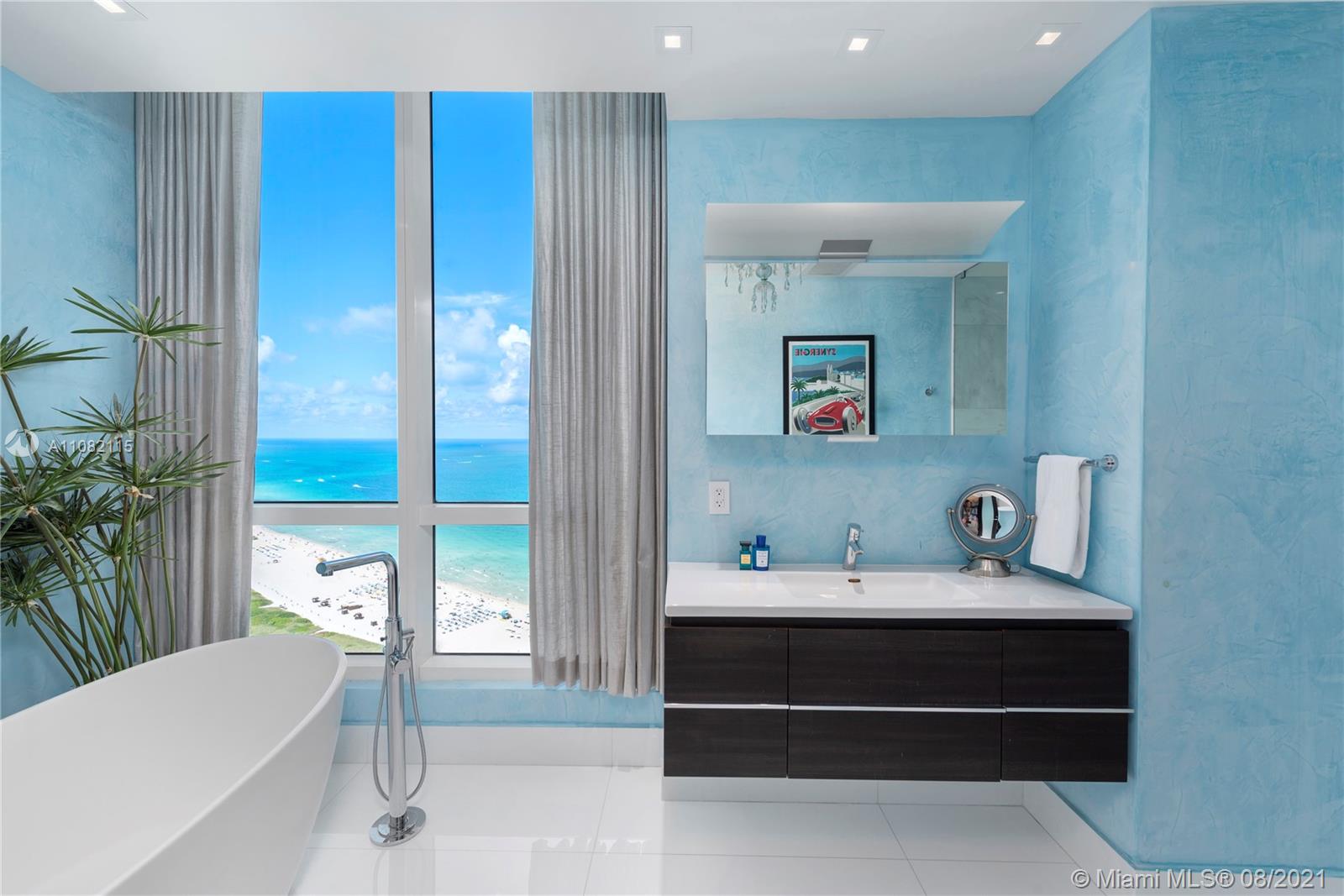 CONTINUUM ON SOUTH BEACH - Residential