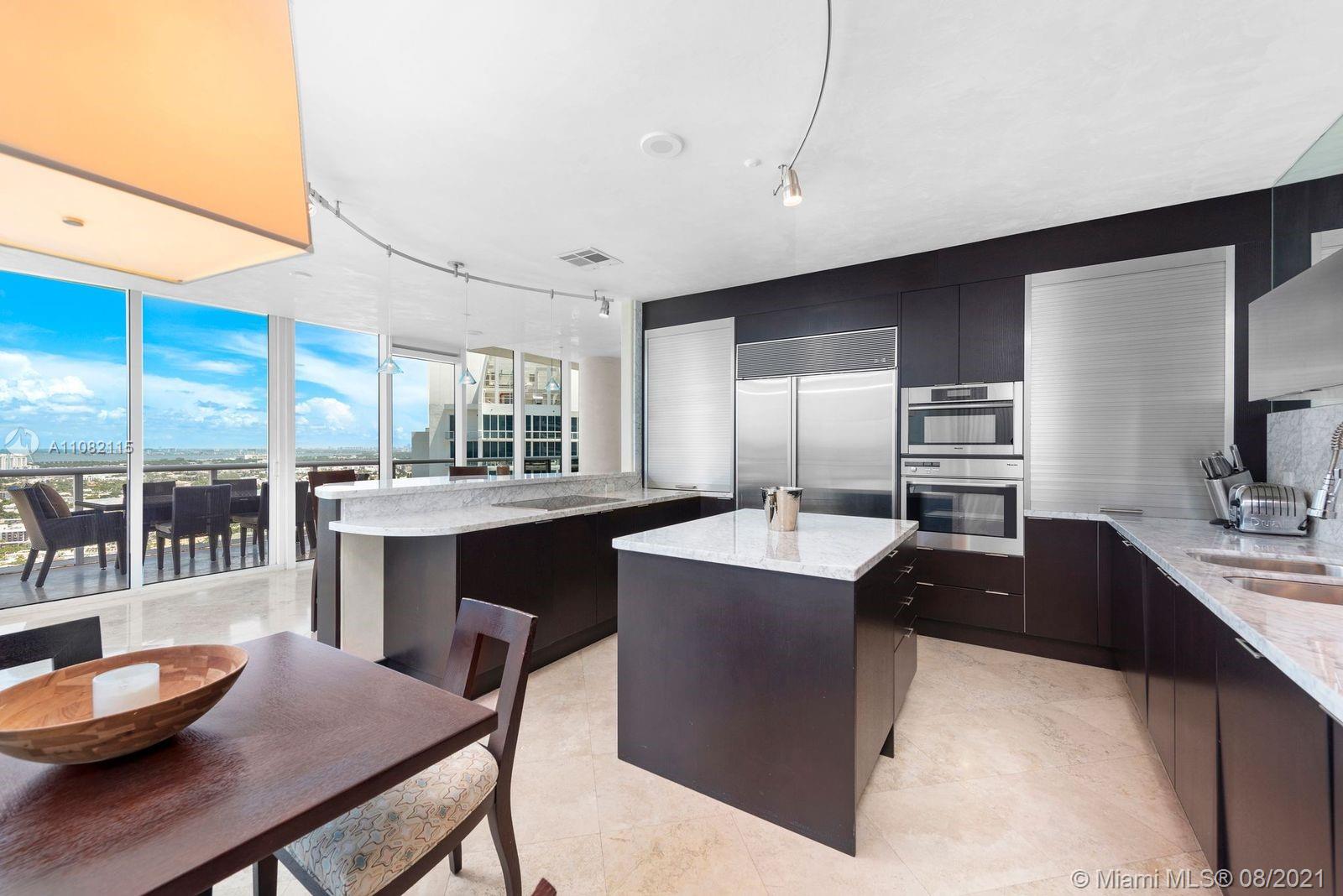 CONTINUUM ON SOUTH BEACH - Residential