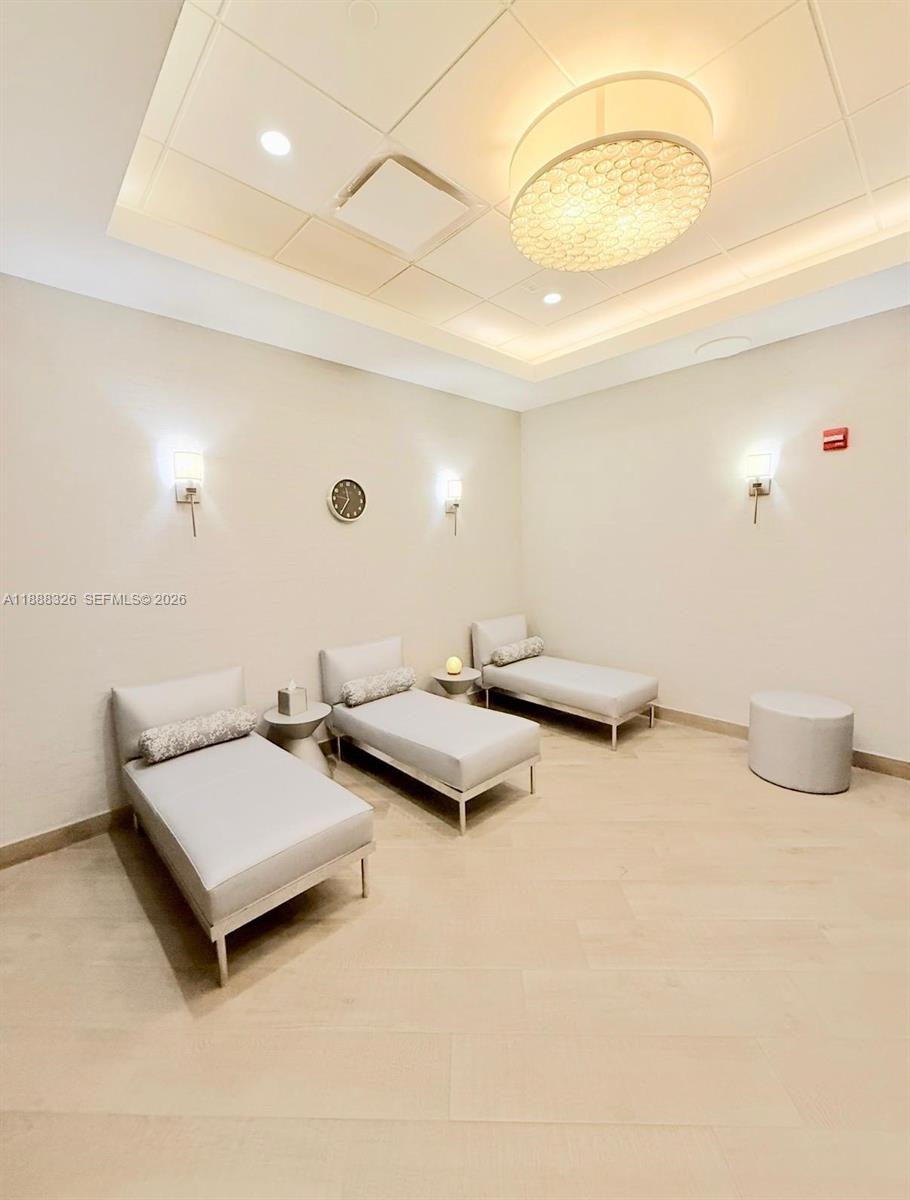 SOUTH TOWER AT THE POINT - Residential