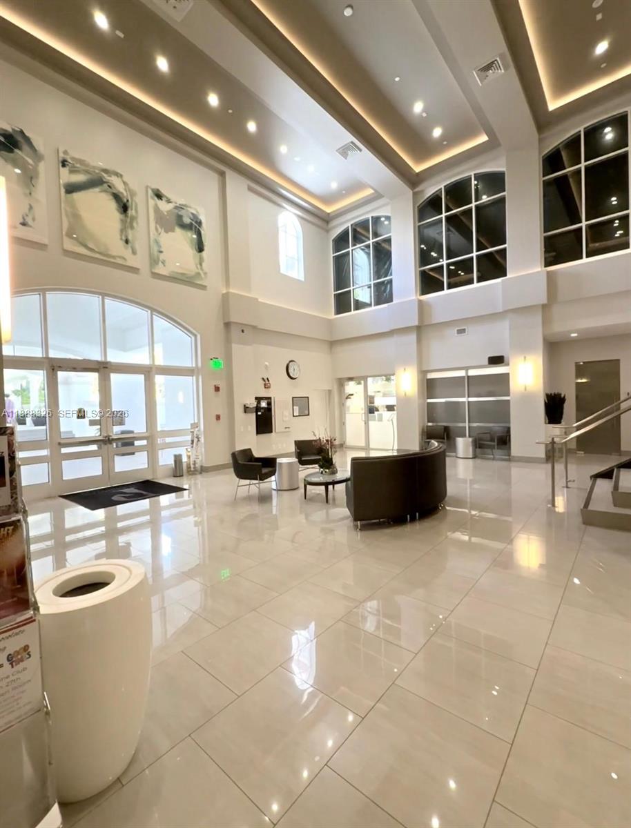 SOUTH TOWER AT THE POINT - Residential