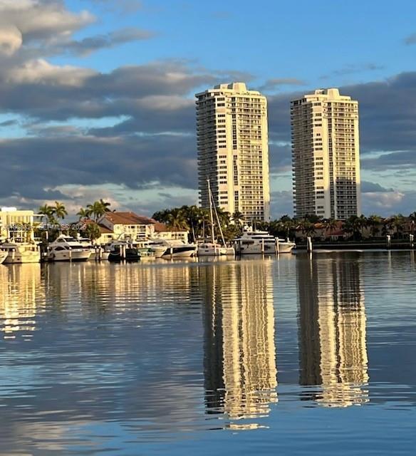 SOUTH TOWER AT THE POINT - Residential