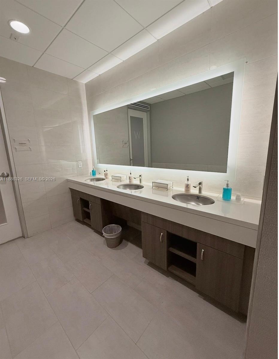 SOUTH TOWER AT THE POINT - Residential