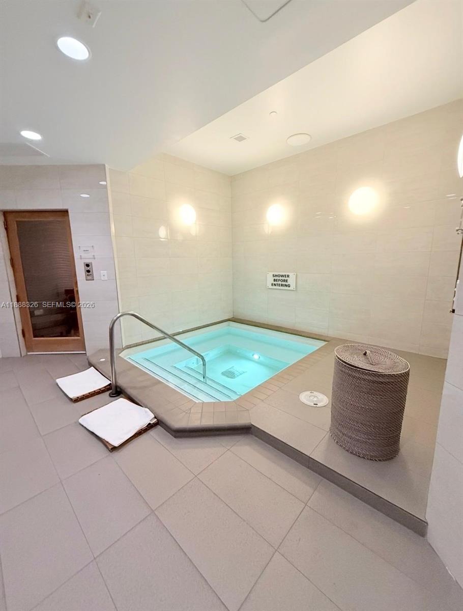 SOUTH TOWER AT THE POINT - Residential