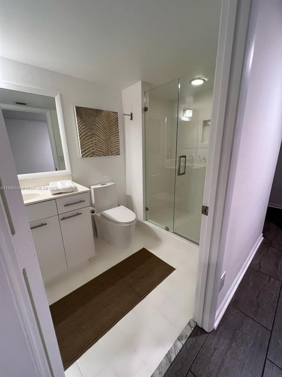 SOUTH TOWER AT THE POINT - Residential