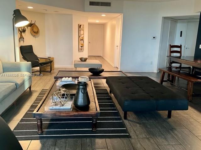 SOUTH TOWER AT THE POINT - Residential