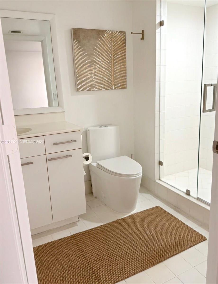 SOUTH TOWER AT THE POINT - Residential