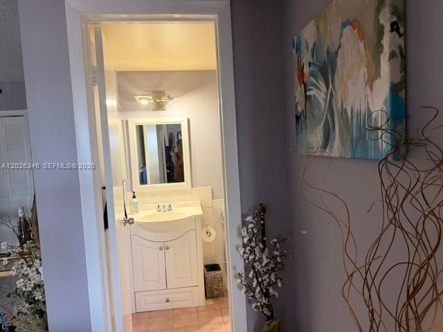HILLCREST EAST NO 27 COND - Residential