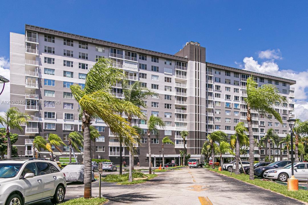HILLCREST EAST NO 27 COND - Residential