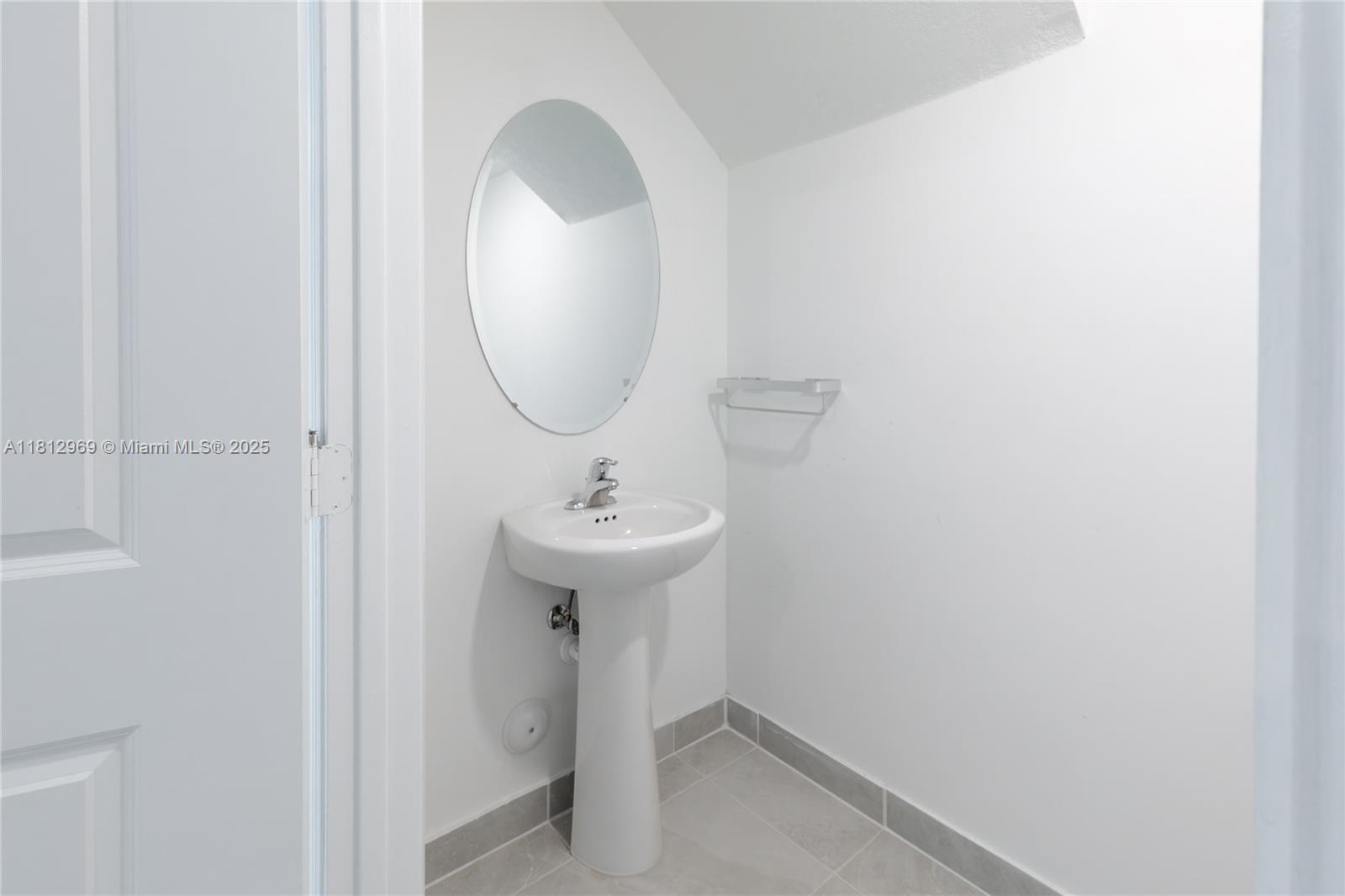 PINE ISLE PINE VISTA - Residential Lease