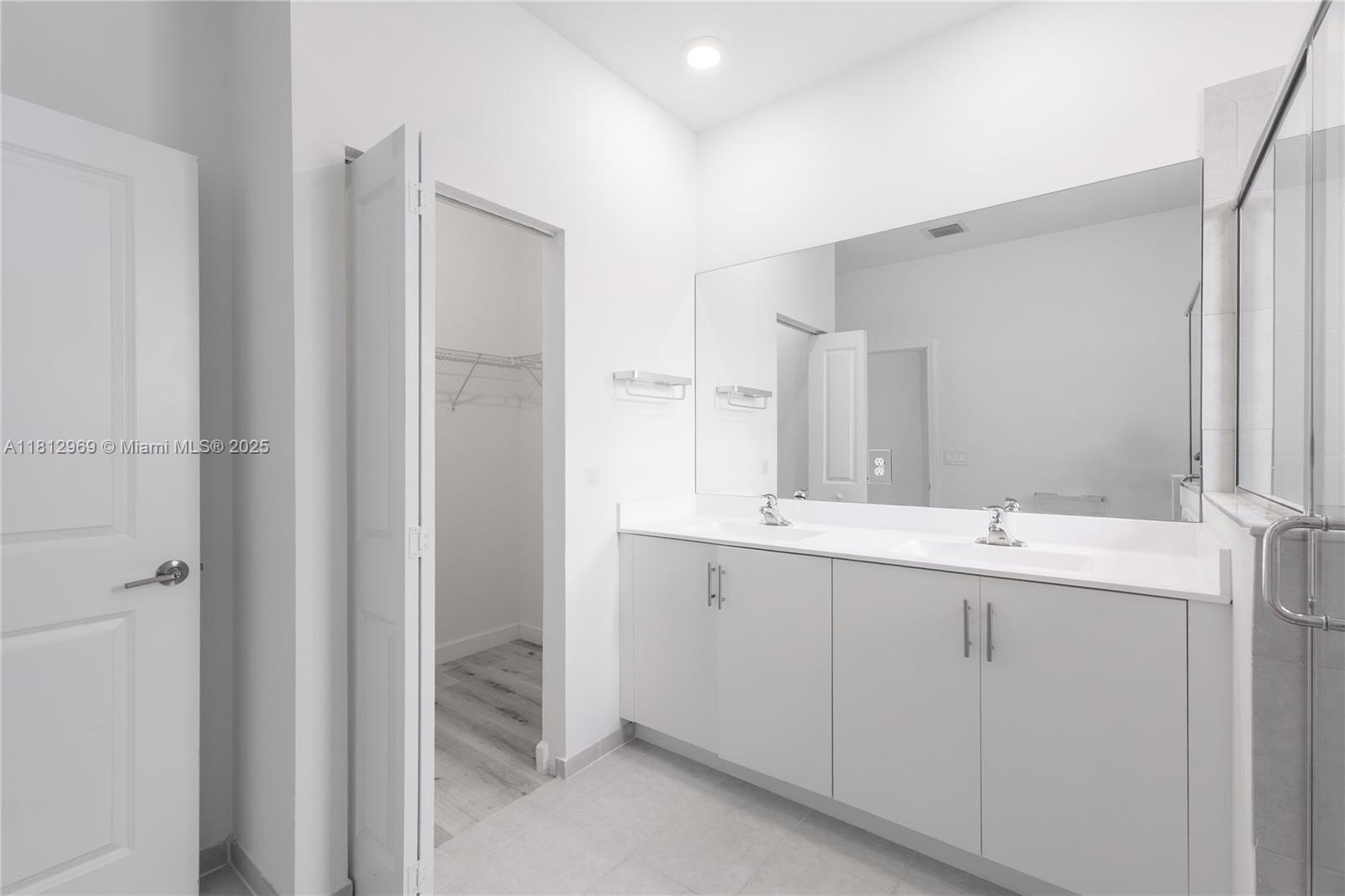 PINE ISLE PINE VISTA - Residential Lease