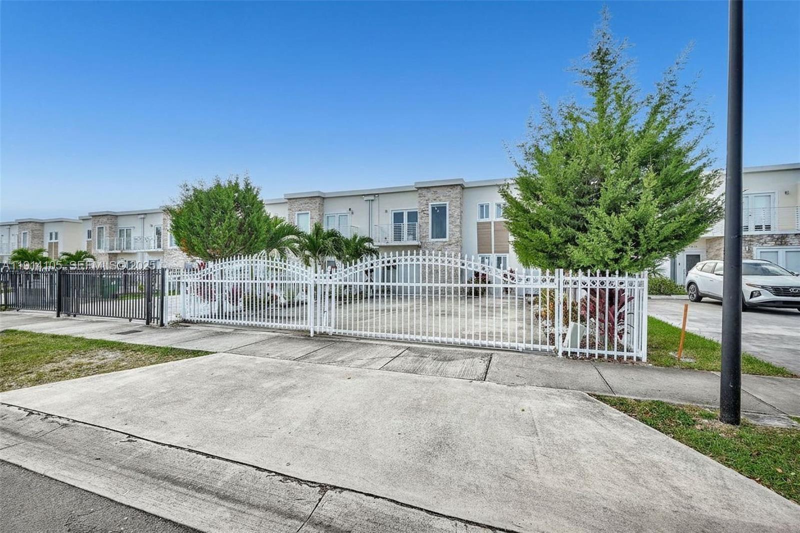 VITRAN AT NARANJA ESTATES - Residential