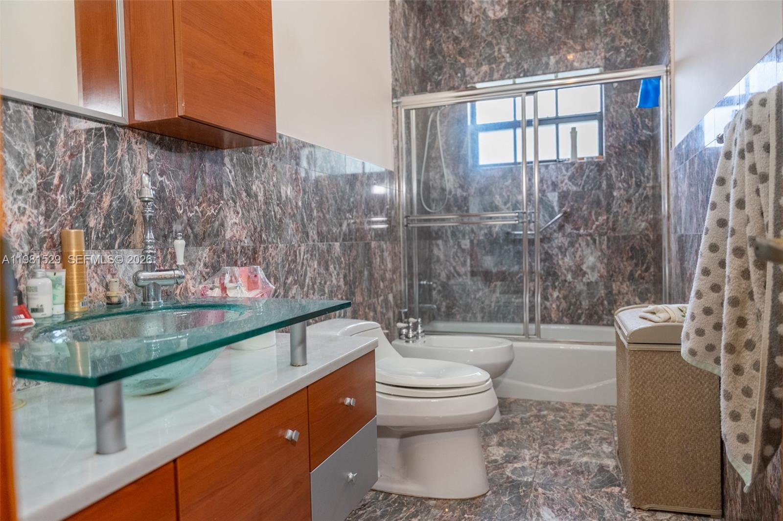 MC CAHILLS BLUEBIRD LAKE - Residential