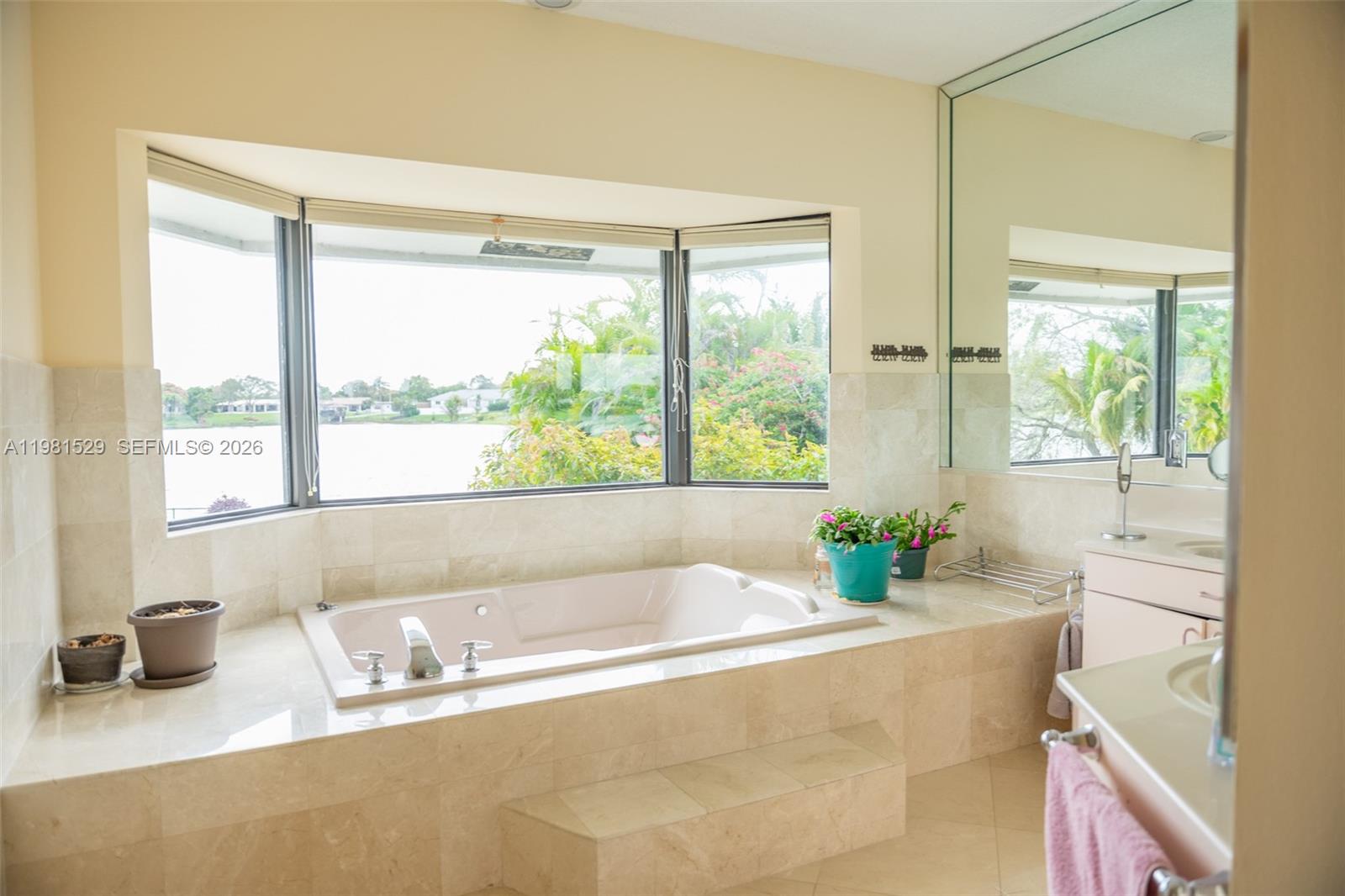 MC CAHILLS BLUEBIRD LAKE - Residential