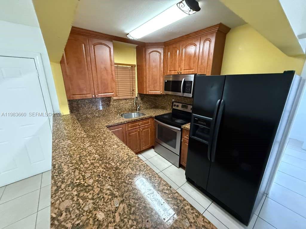 VILLA BISCAYA JARDINES CO - Residential Lease