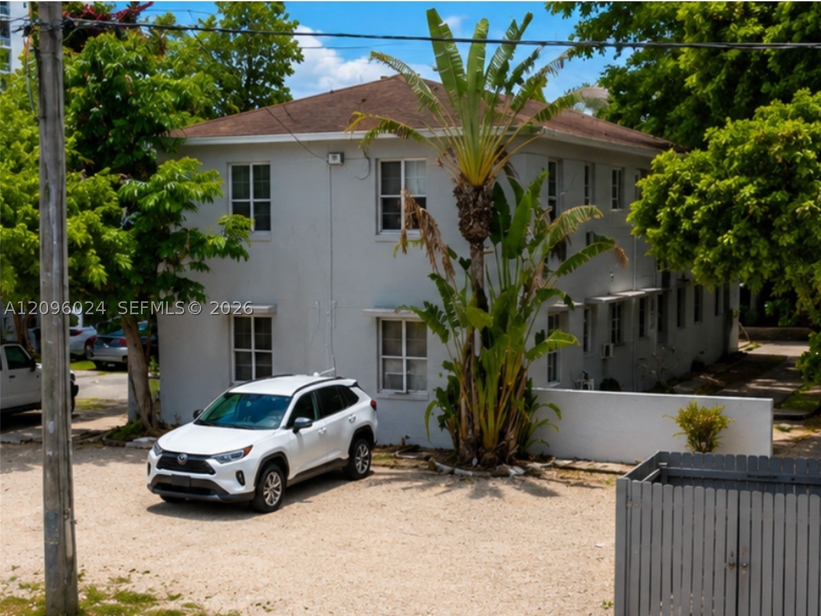 960 SW 7 St