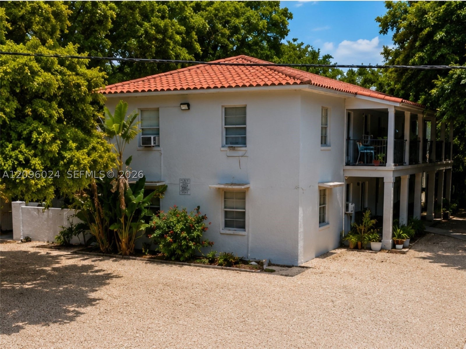 960 SW 7 St