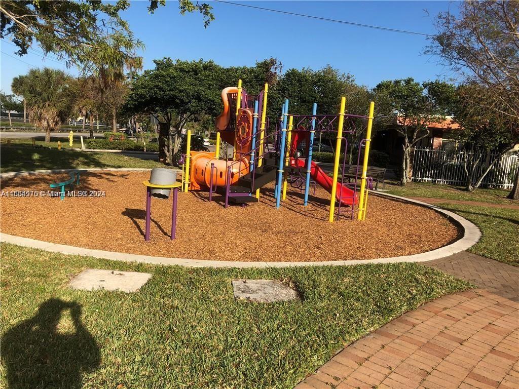 TOWNHOUSES OF PLANTATION - Residential Lease