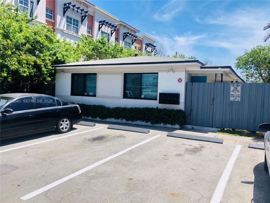 Charming, Cozy and Modern 1/1 in Lake Ridge neighborhood!! One Mile to the BEACH!! This unit has been completely remodeled. NEW Impact Windows! NEW Kitchen! QUARTZ Countertops! NEW Appliances! Completely Remodeled Bathroom! NEW Flooring! Quick Approval. Walk to the Beach. Located near Shopping Centers and Supermarkets like Whole Foods, Trader Joe’s, Publix etc. short drive to Nightlife and Downtown Fort Lauderdale.. Must See!! *Owner will consider 1st and deposit for qualified tenants*