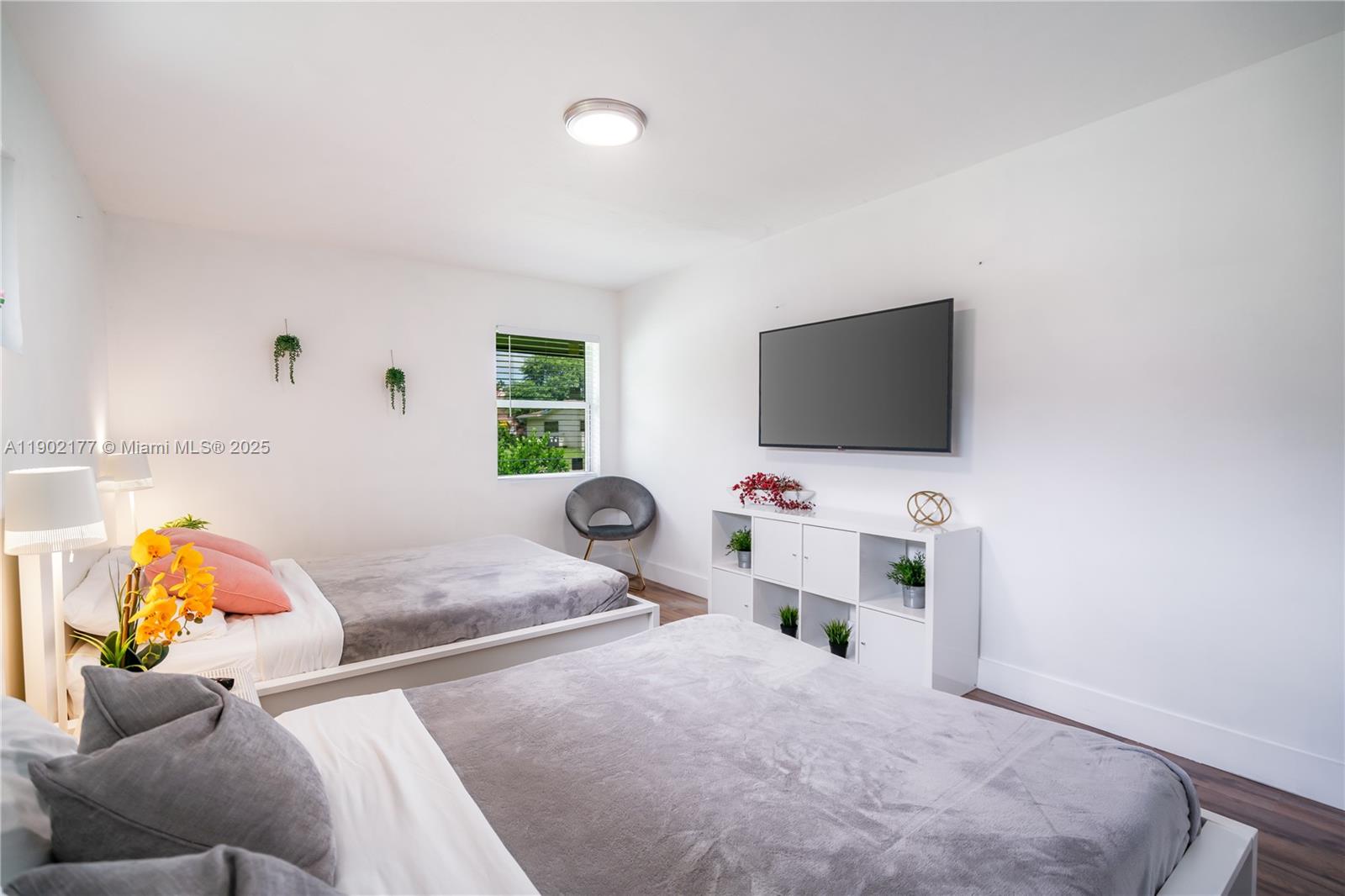 BISCAYNE GDNS SEC D - Residential Lease