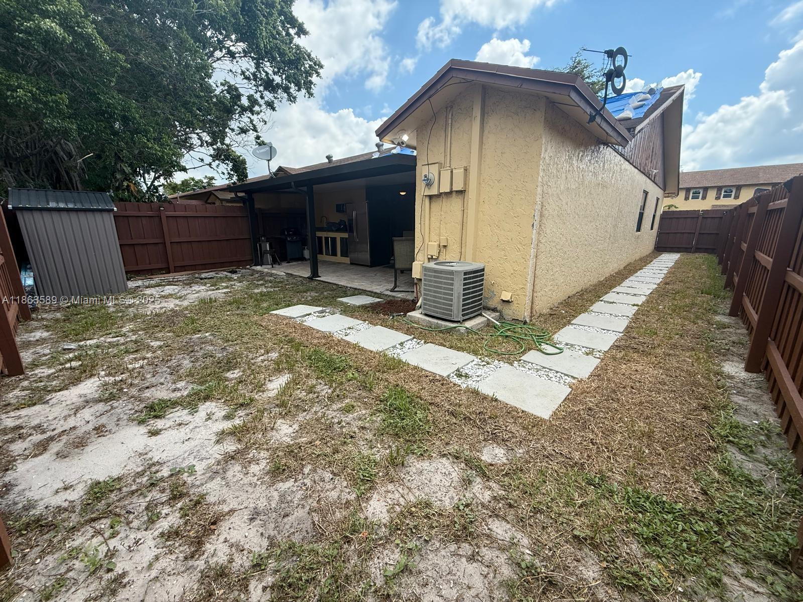 LAKE ISLAND - Residential Lease