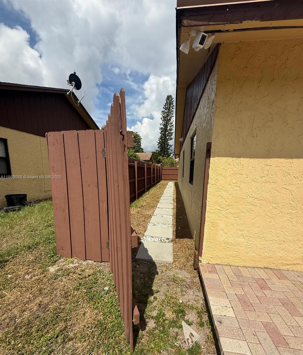 LAKE ISLAND - Residential Lease