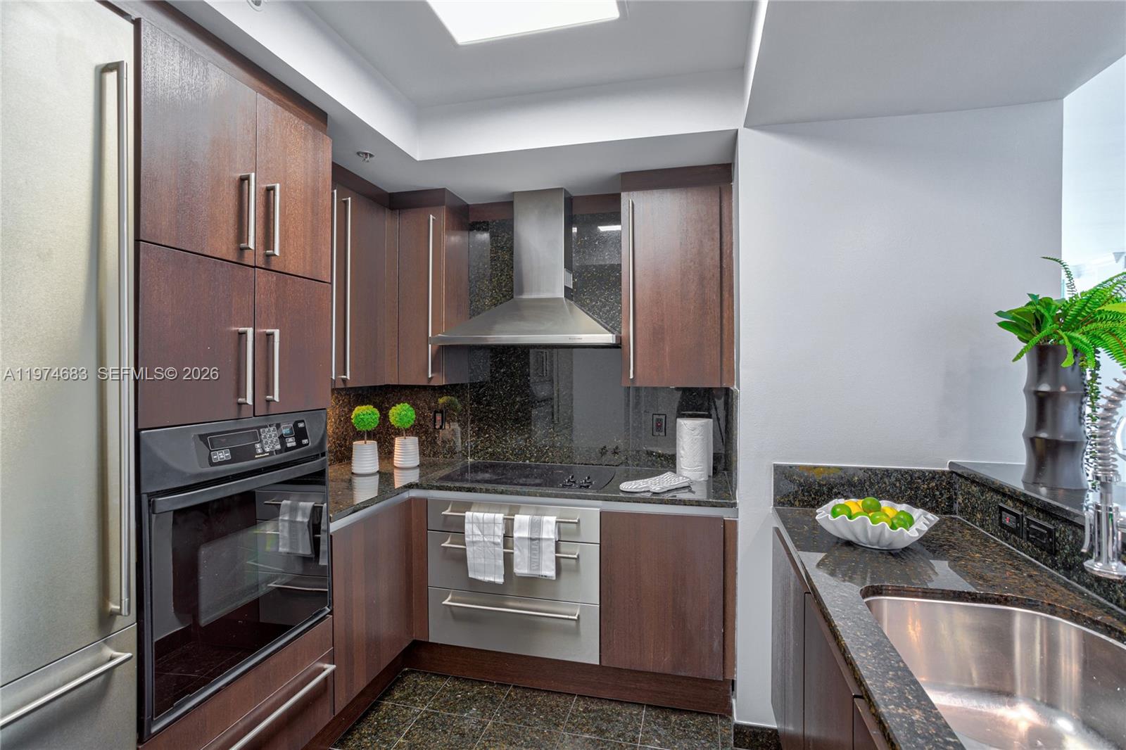 THE TOWER RESIDENCES - Residential