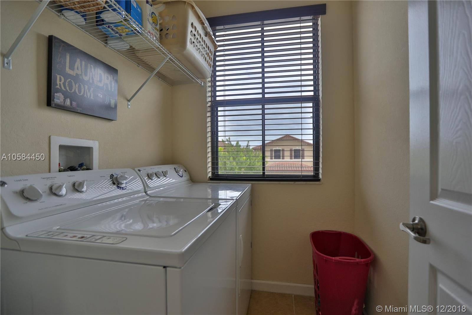 BAYWINDS OF FLORES - Residential