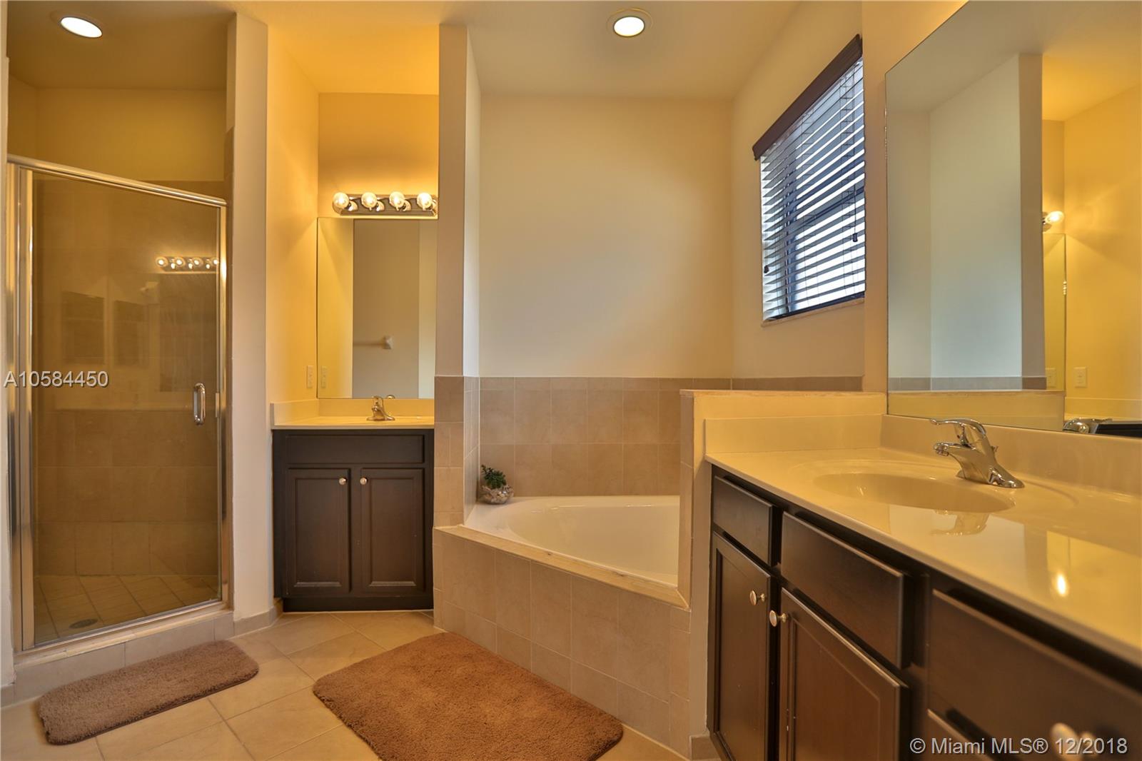 BAYWINDS OF FLORES - Residential