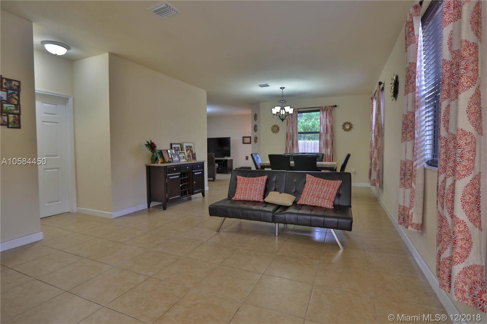 BAYWINDS OF FLORES - Residential