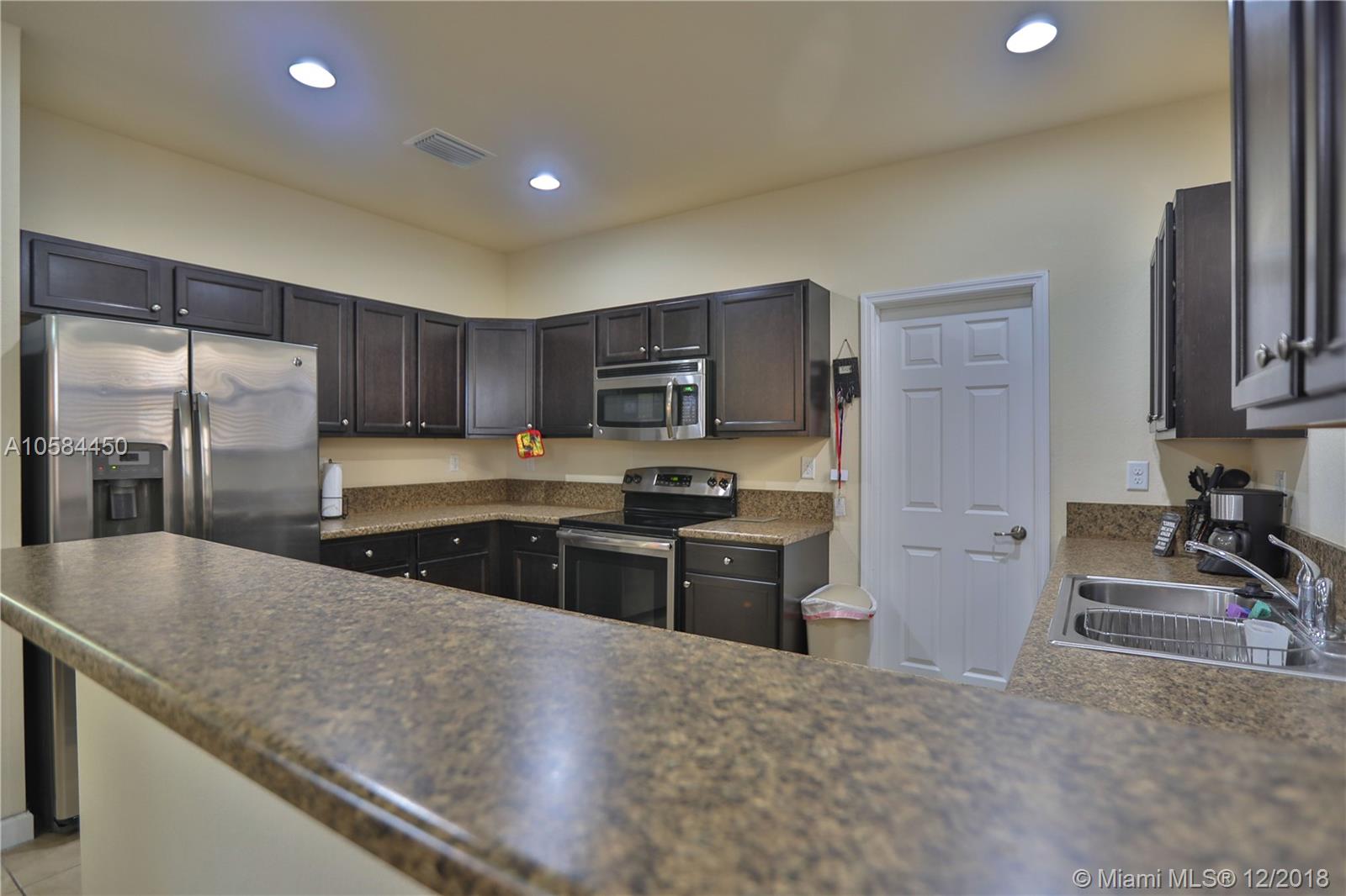 BAYWINDS OF FLORES - Residential