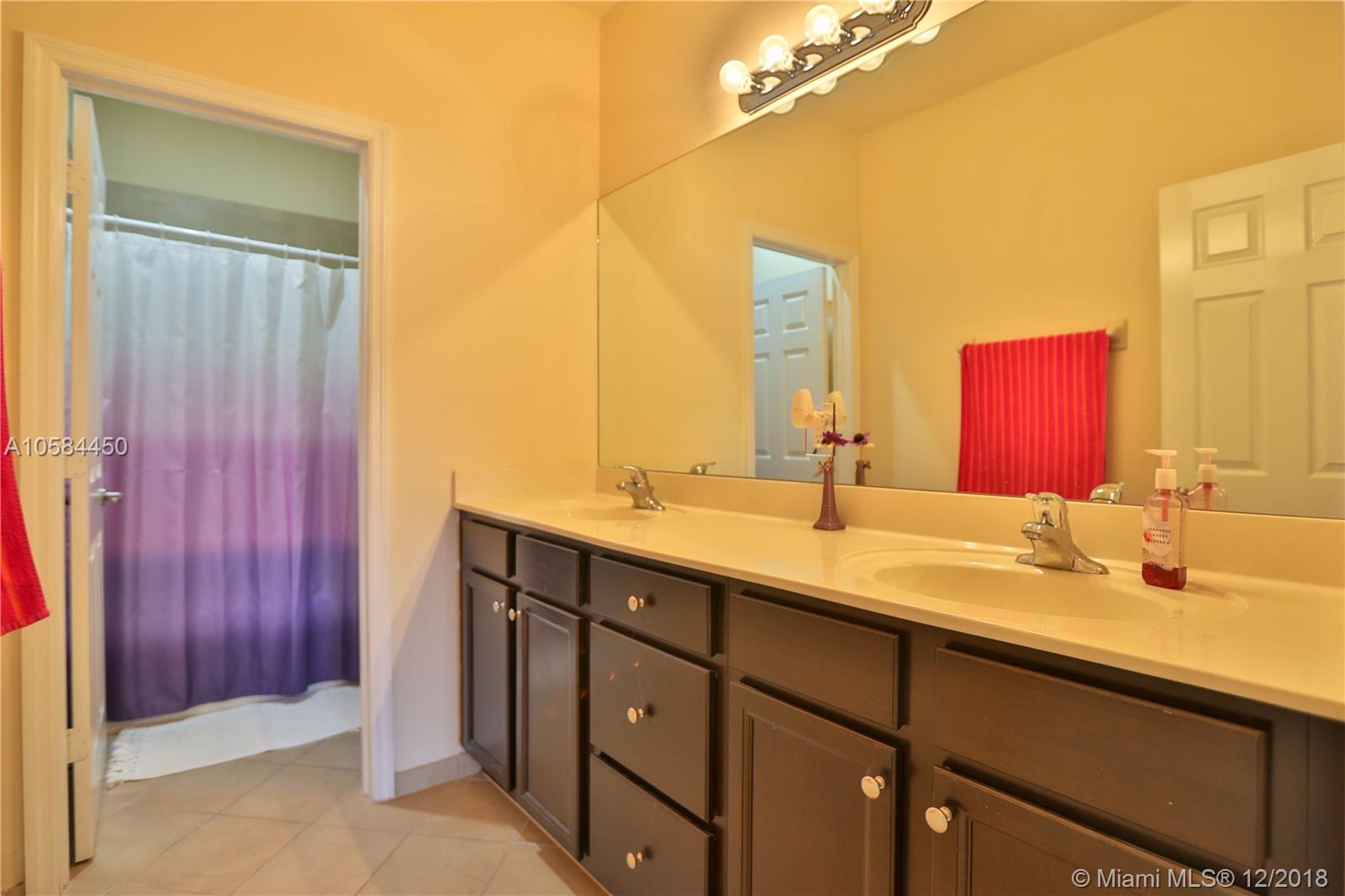 BAYWINDS OF FLORES - Residential