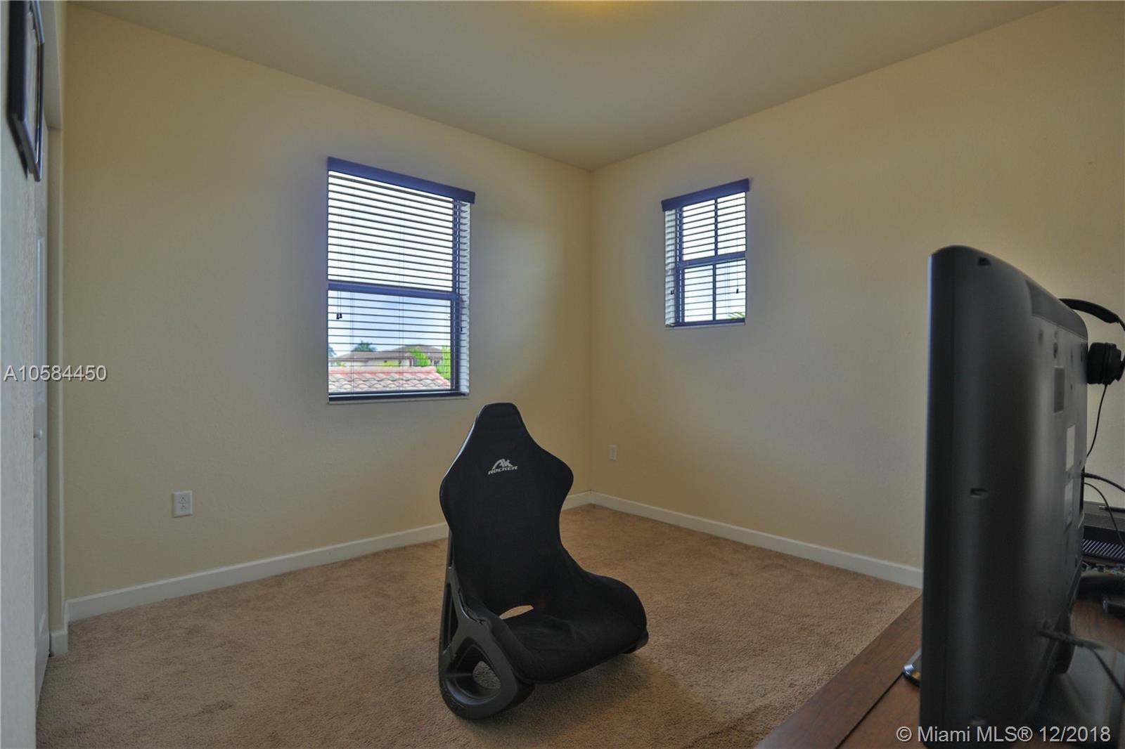 BAYWINDS OF FLORES - Residential