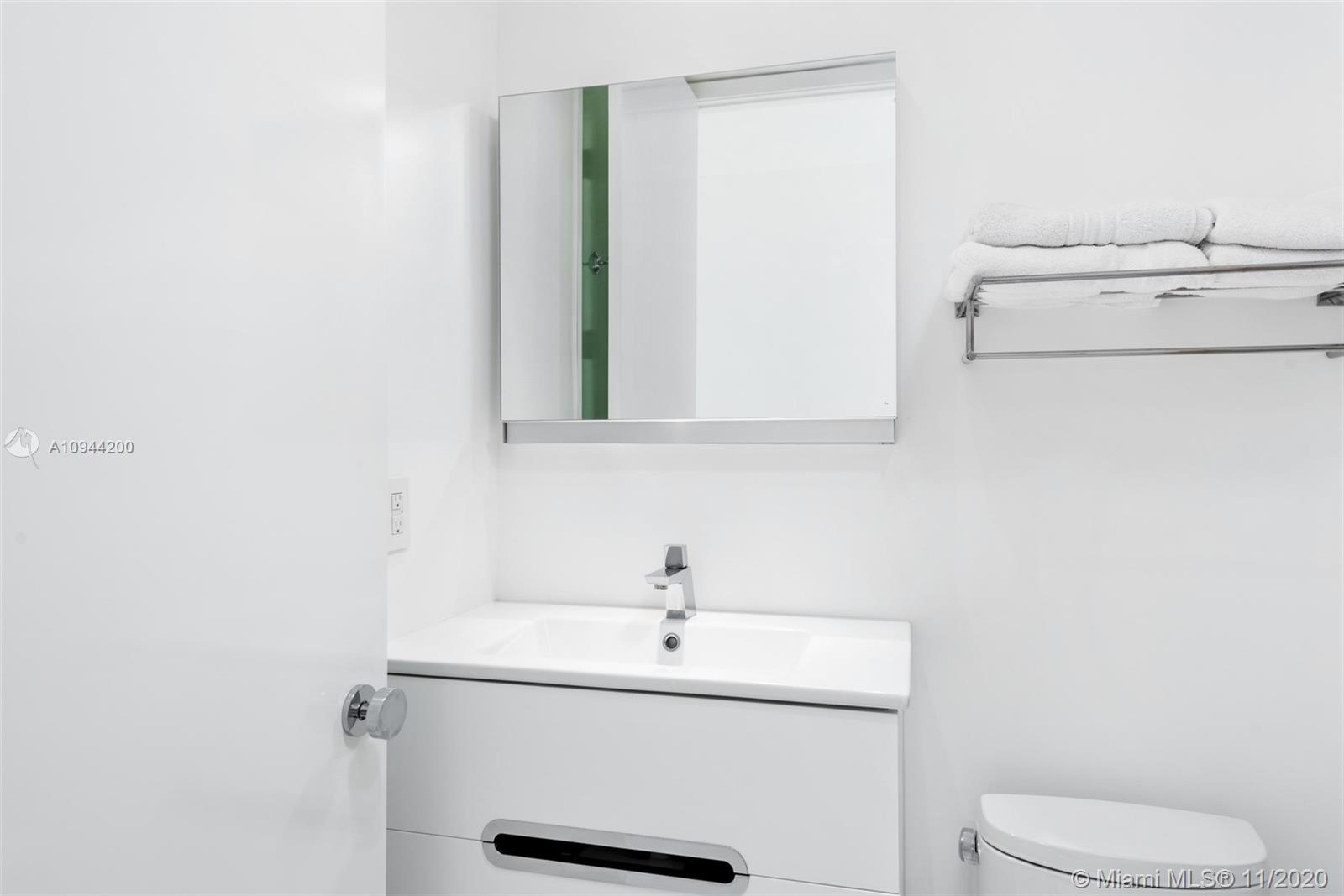 CONTINUUM ON SOUTH BEACH - Residential