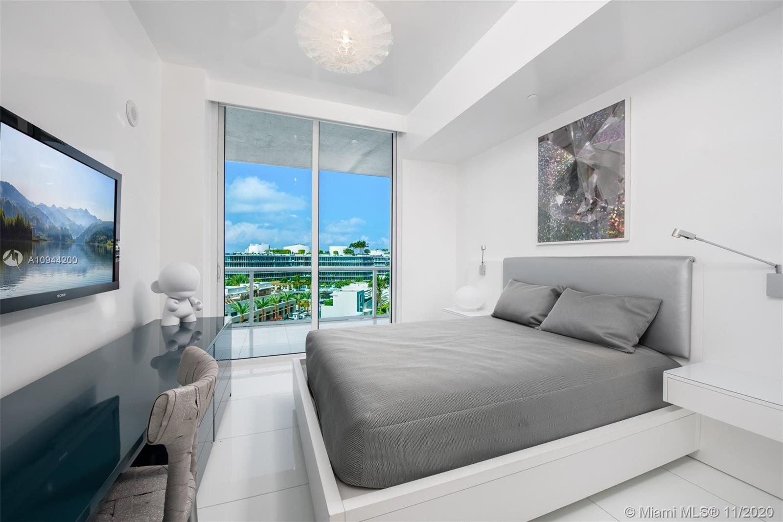 CONTINUUM ON SOUTH BEACH - Residential