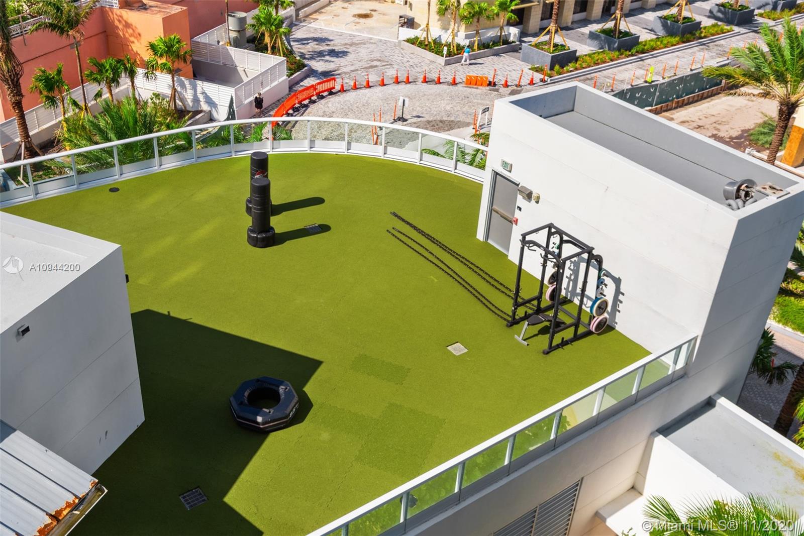 CONTINUUM ON SOUTH BEACH - Residential