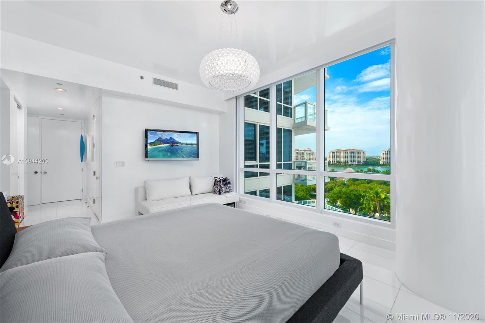 CONTINUUM ON SOUTH BEACH - Residential