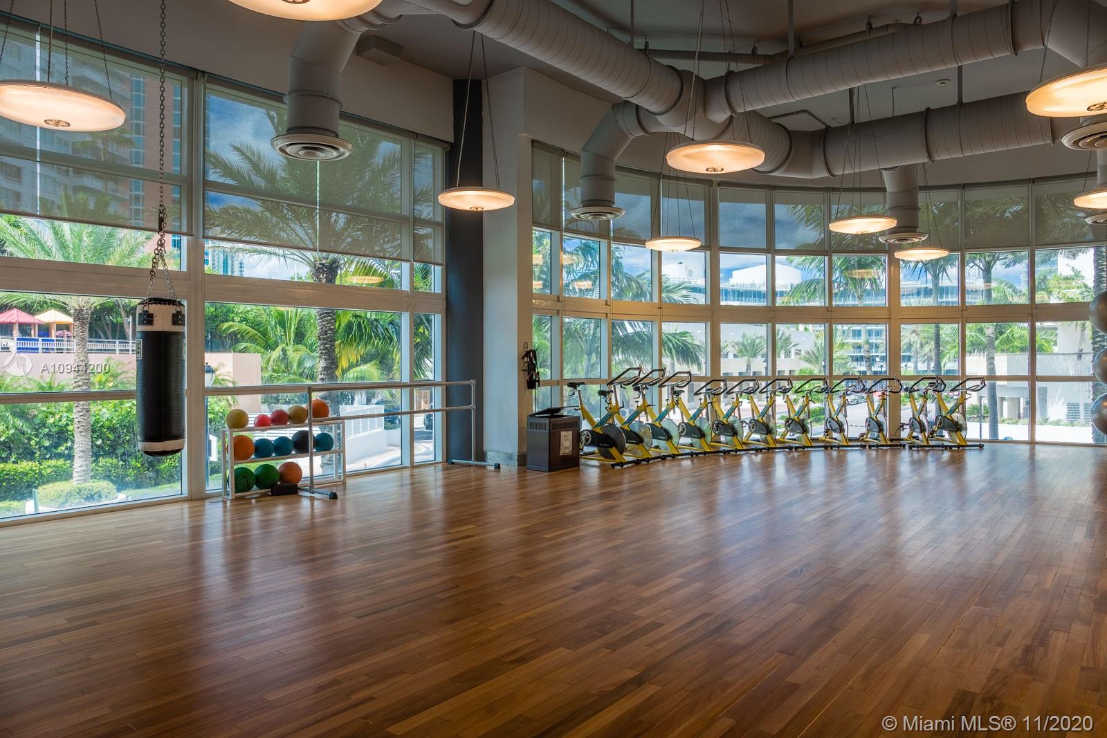 CONTINUUM ON SOUTH BEACH - Residential