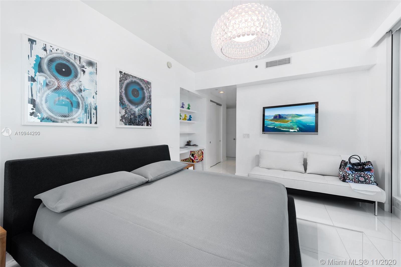 CONTINUUM ON SOUTH BEACH - Residential