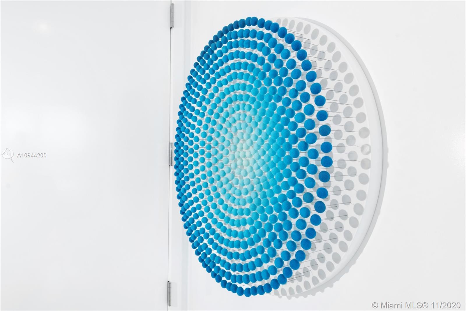 CONTINUUM ON SOUTH BEACH - Residential