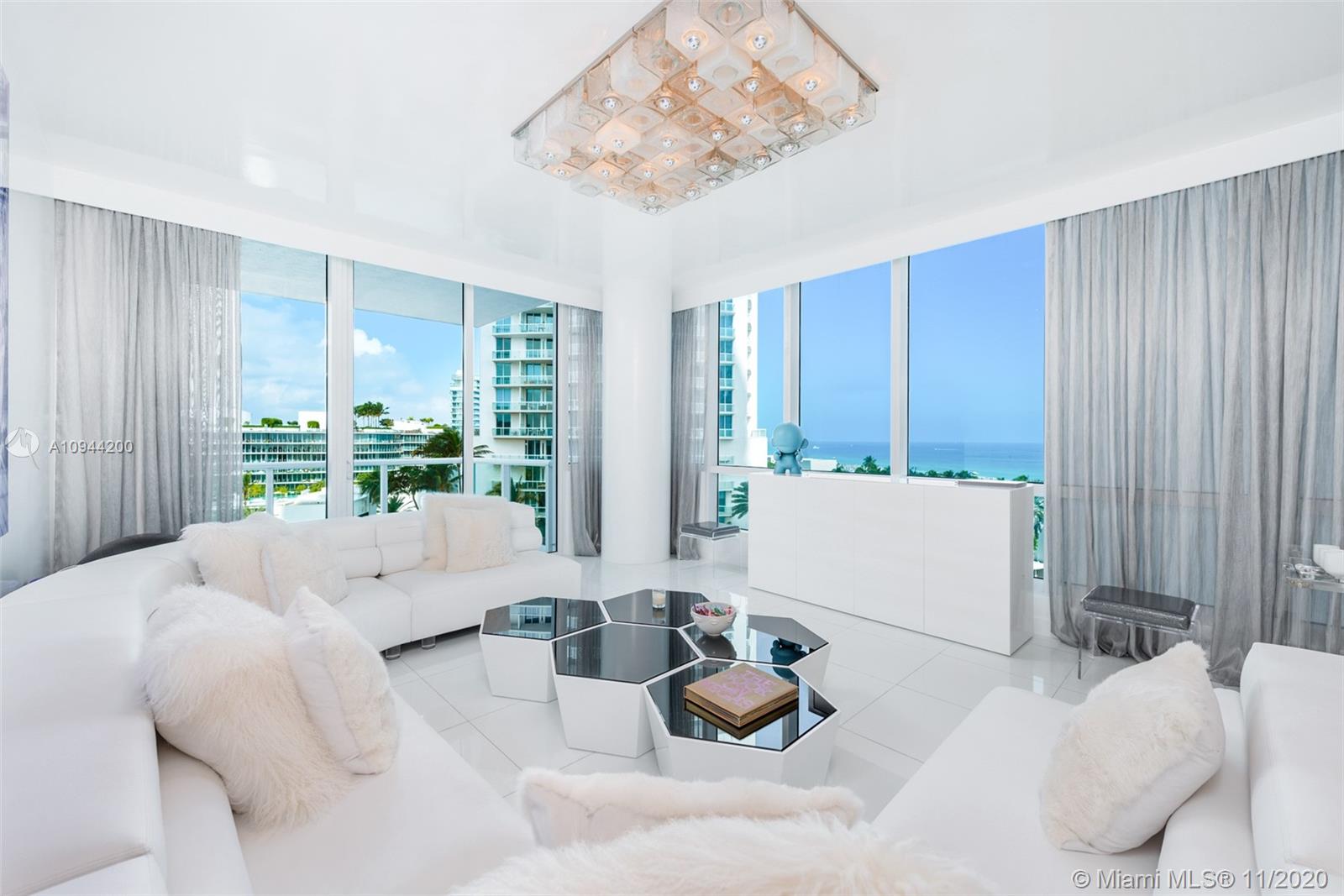 CONTINUUM ON SOUTH BEACH - Residential