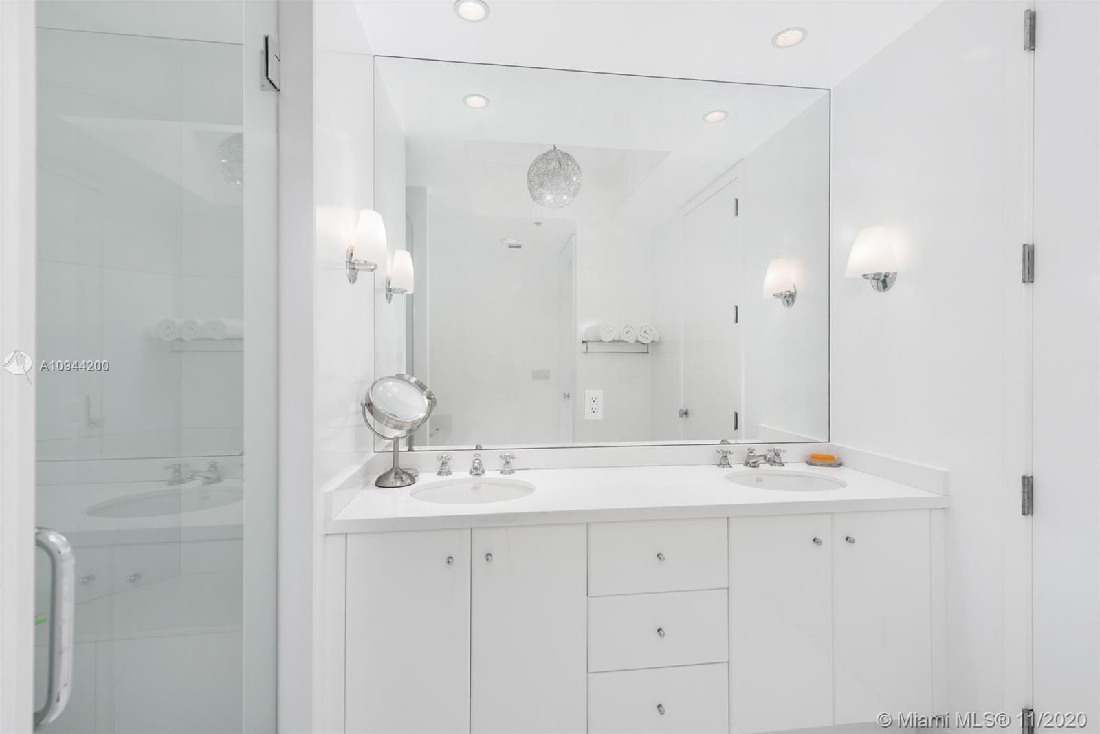 CONTINUUM ON SOUTH BEACH - Residential