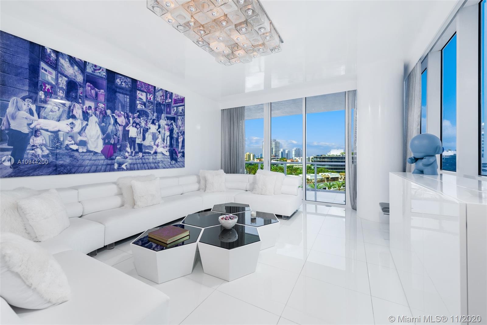 CONTINUUM ON SOUTH BEACH - Residential
