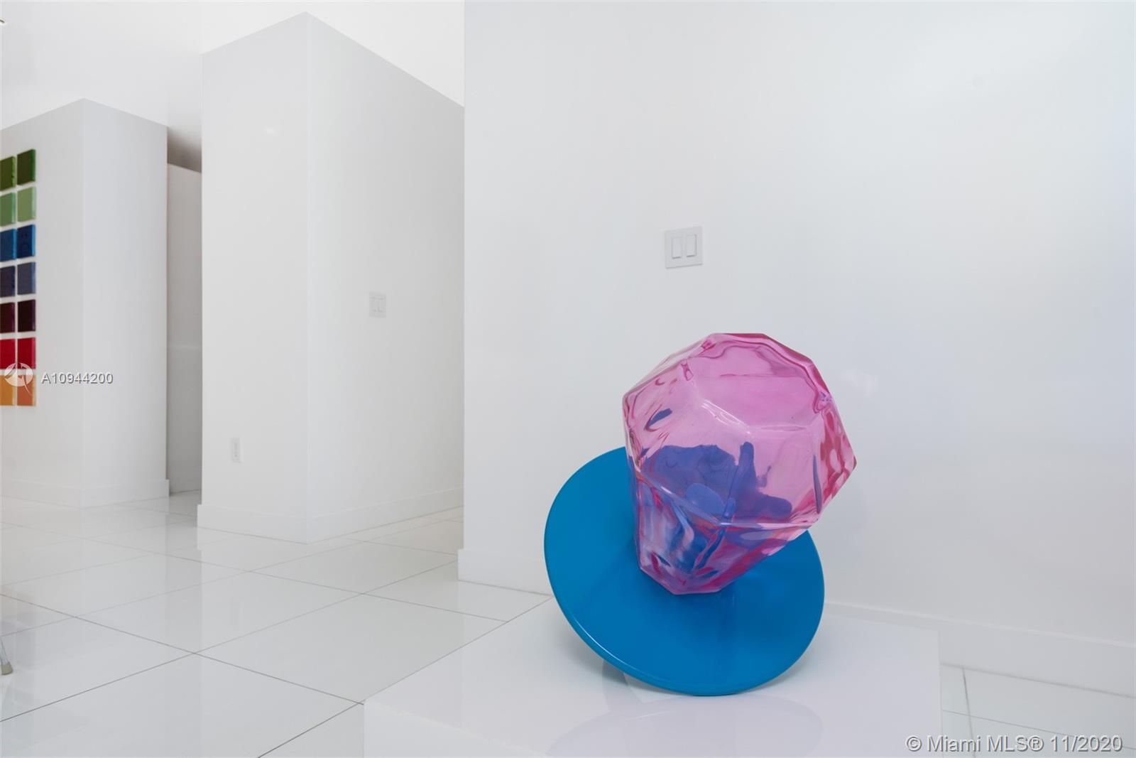 CONTINUUM ON SOUTH BEACH - Residential