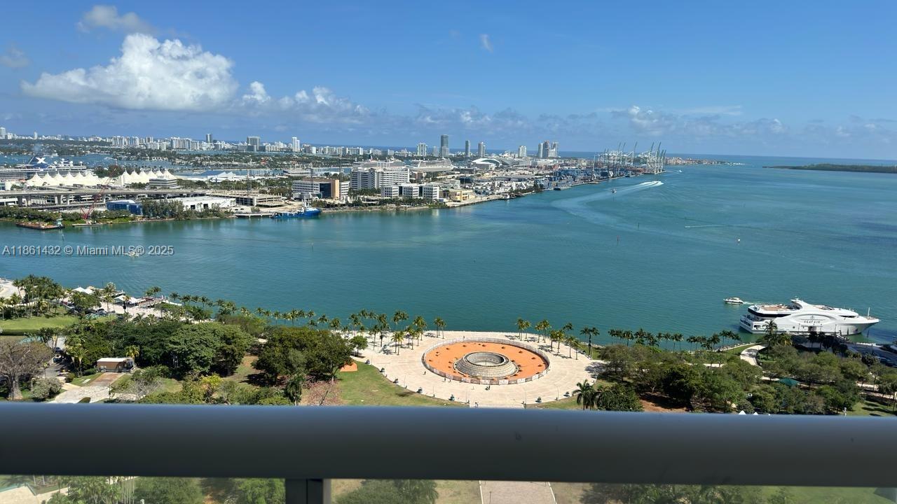 Spacious and Stunning!This 3-bedroom,2-bathroom unit boasts a sprawling wraparound balcony offering
breathtaking Eastern views. Floor-to-ceiling windows in every room, providing panoramic views of the bay and
ocean. Kitchen features sleek granite countertops and top-of-the-line stainless steel appliances. Enjoy the
convenience of 24-hour concierge service, security, and valet parking. Indulge in amenities including a pool,
cabanas, and a two-level club room complete with billiards. Additional highlights include a serene meditation room, rejuvenating spa, and fully-equipped fitness center.Located near dining options, shopping, and transportation hubs including the Metro Rail, Metro Mover, and trolley. Explore nearby attractions such as Brickell City Centre, Kaseya, and the Frost Museum.