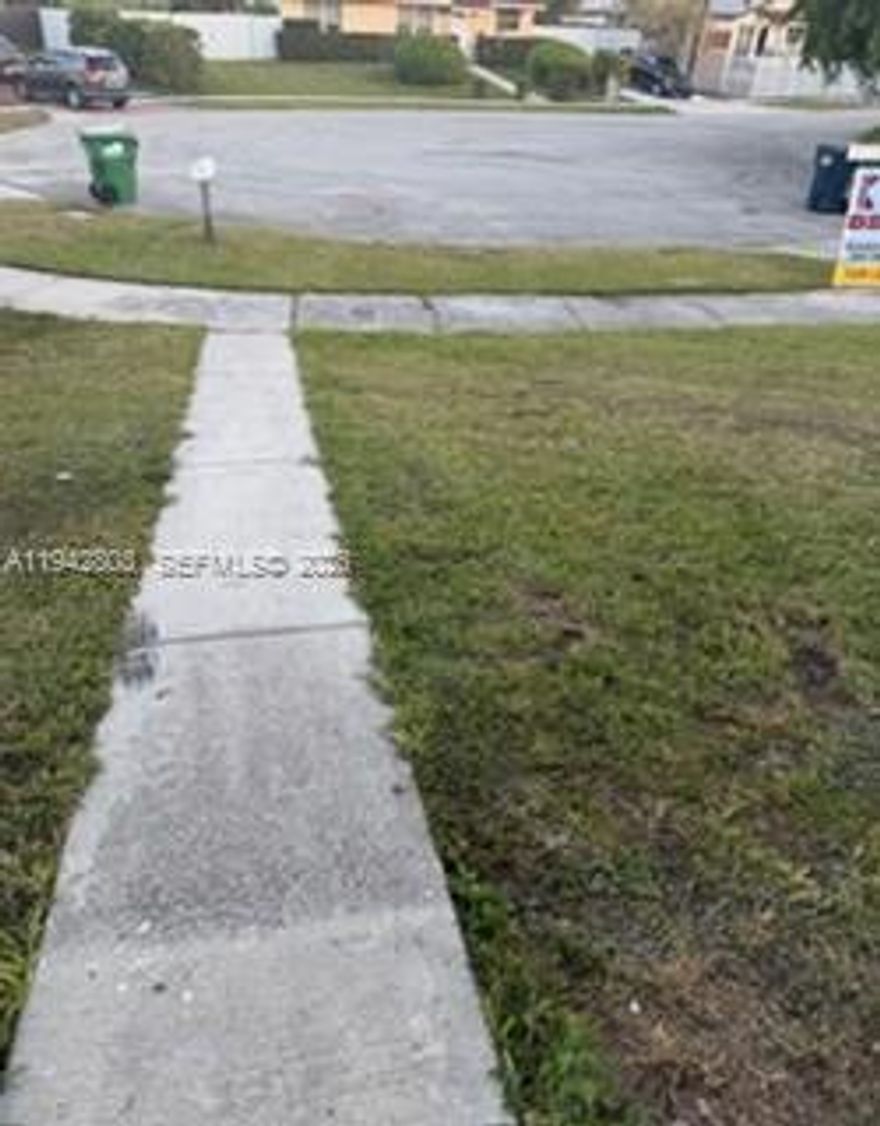 SINGLE FAMILY HOME IN A CUL DE SAC 3/2 WITH A LOFT THAT CAN BE USED AS AN OFFICE OR EXTRA SLEEPING AREA, COVERED BACK PATIO, ON A CANAL.  NICE RESIDENTIAL AREA, SHOW IT & SELL IT.  SHOWING REQUEST, VACANT PROPERTY!!