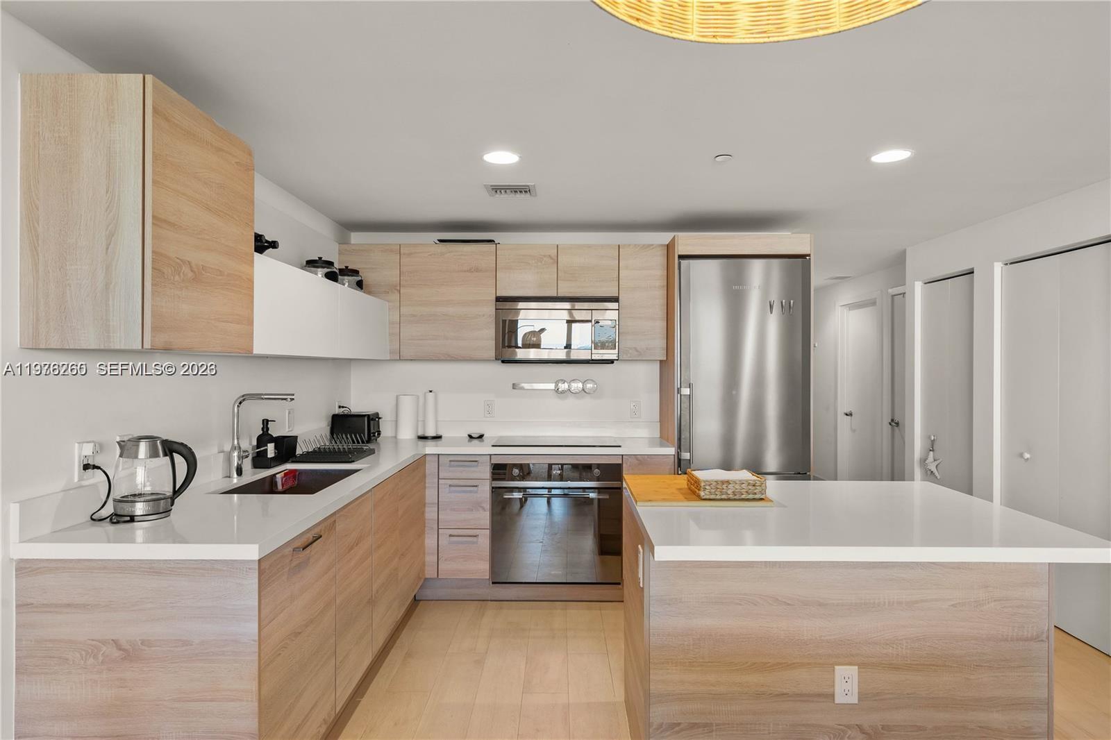 THE HARBOUR NORTH CONDO - Residential Lease